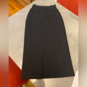 Scanlon Theodore black crepe knit pencil skirt with small slit in back
